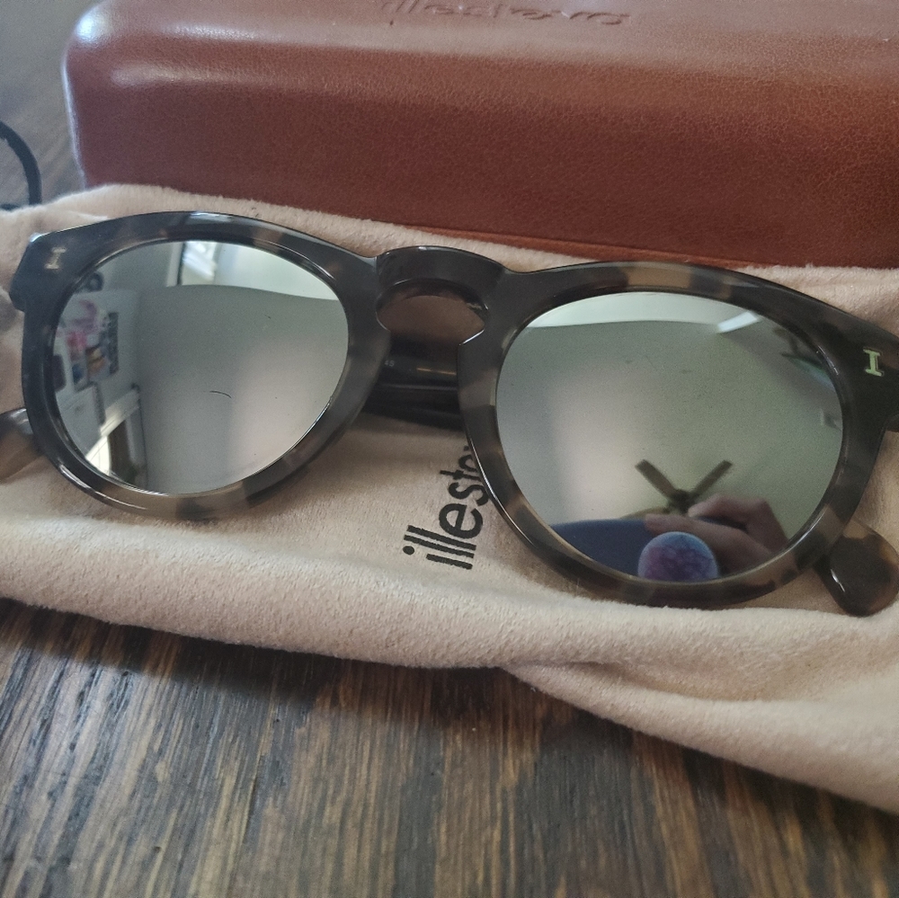 Illesteva leonard mirrored sunglasses